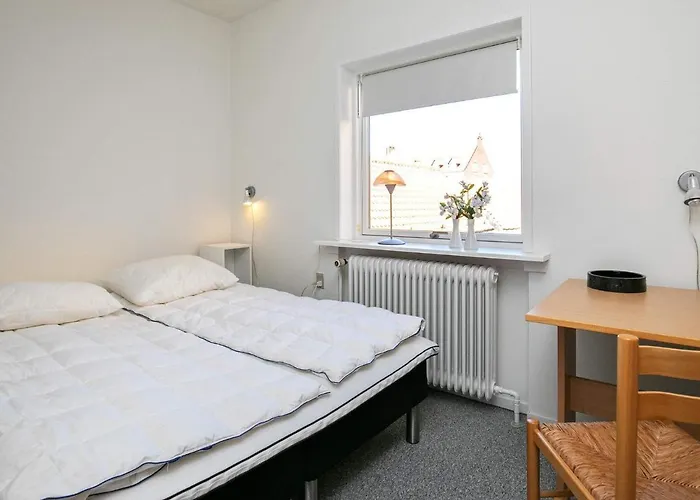 4 Person In Apartman