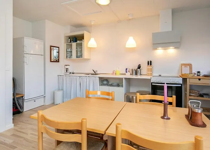4 Person In Apartman